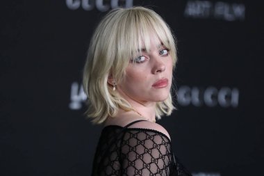 Gucci kıyafeti giyen şarkıcı Billie Eilish, 6 Kasım 2021 'de Los Angeles İlçe Sanat Müzesi' nde düzenlenen 10. Geleneksel LACMA Sanat + Film Galasına geldi.. 