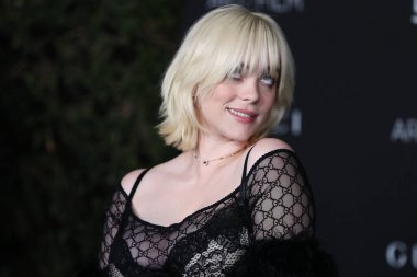 Gucci kıyafeti giyen şarkıcı Billie Eilish, 6 Kasım 2021 'de Los Angeles İlçe Sanat Müzesi' nde düzenlenen 10. Geleneksel LACMA Sanat + Film Galasına geldi.. 