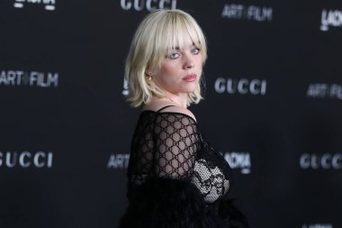 Gucci kıyafeti giyen şarkıcı Billie Eilish, 6 Kasım 2021 'de Los Angeles İlçe Sanat Müzesi' nde düzenlenen 10. Geleneksel LACMA Sanat + Film Galasına geldi.. 
