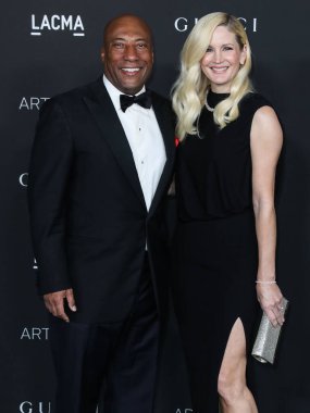 Byron Allen ve Jennifer Lucas, Los Angeles İlçe Sanat Müzesi 'nde 6 Kasım 2021' de düzenlenen 10. LACMA Sanat + Film Galası 'na geldiler.
