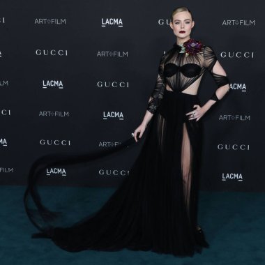 Gucci 'nin elbisesini giyen oyuncu Elle Fanning, 6 Kasım 2021' de Los Angeles İlçe Sanat Müzesi 'nde düzenlenen 10. Geleneksel LACMA Sanat + Film Galasına geldi.. 