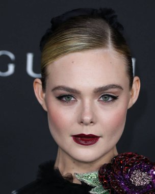 Gucci 'nin elbisesini giyen oyuncu Elle Fanning, 6 Kasım 2021' de Los Angeles İlçe Sanat Müzesi 'nde düzenlenen 10. Geleneksel LACMA Sanat + Film Galasına geldi.. 