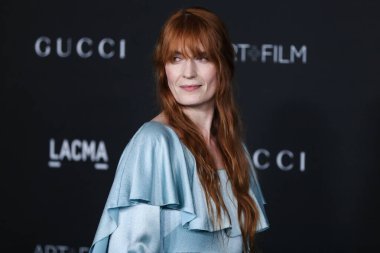 Gucci 'nin elbisesini giyen şarkıcı Florence Welch, 6 Kasım 2021' de Los Angeles İlçe Sanat Müzesi 'nde düzenlenen 10. Geleneksel LACMA Sanat + Film Galasına geldi.