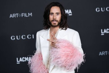 Gucci 'nin kıyafetlerini giyen aktör Jared Leto, 6 Kasım 2021' de Los Angeles İlçe Sanat Müzesi 'nde düzenlenen 10. Geleneksel LACMA Sanat + Film Galasına geldi.