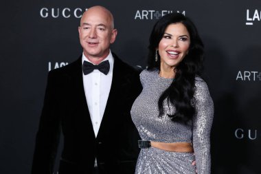 Amazon.com 'un Amerikalı girişimcisi ve icra başkanı Jeff Bezos ve kız arkadaşı / Amerikalı haber spikeri Lauren Sanchez, 6 Kasım 2021' de Los Angeles İlçe Sanat Müzesi 'nde düzenlenen 10. LACMA Sanat ve Film Galası 2021' e geldiler..
