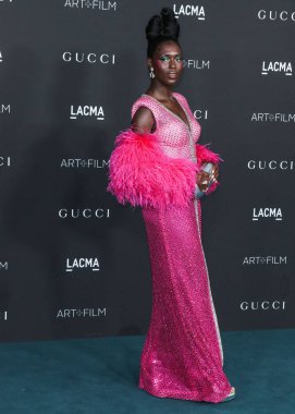 Gucci 'nin kıyafetlerini giyen aktris Jodie Turner-Smith, 6 Kasım 2021' de Los Angeles İlçe Sanat Müzesi 'nde düzenlenen 10. Geleneksel LACMA Sanat + Film Galasına geldi.