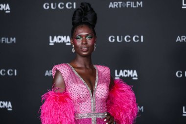 Gucci 'nin kıyafetlerini giyen aktris Jodie Turner-Smith, 6 Kasım 2021' de Los Angeles İlçe Sanat Müzesi 'nde düzenlenen 10. Geleneksel LACMA Sanat + Film Galasına geldi.