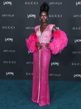 Gucci 'nin kıyafetlerini giyen aktris Jodie Turner-Smith, 6 Kasım 2021' de Los Angeles İlçe Sanat Müzesi 'nde düzenlenen 10. Geleneksel LACMA Sanat + Film Galasına geldi.