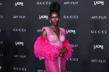 Gucci 'nin kıyafetlerini giyen aktris Jodie Turner-Smith, 6 Kasım 2021' de Los Angeles İlçe Sanat Müzesi 'nde düzenlenen 10. Geleneksel LACMA Sanat + Film Galasına geldi.