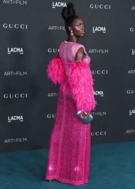Gucci 'nin kıyafetlerini giyen aktris Jodie Turner-Smith, 6 Kasım 2021' de Los Angeles İlçe Sanat Müzesi 'nde düzenlenen 10. Geleneksel LACMA Sanat + Film Galasına geldi.