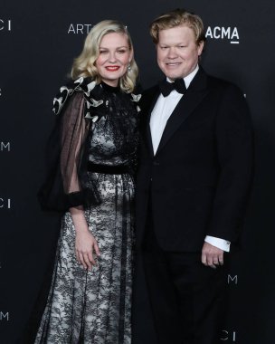 Kirsten Dunst ve Jesse Plemons, 6 Kasım 2021 'de Los Angeles İlçe Sanat Müzesi' nde düzenlenen 10. LACMA Sanat + Film Galası 'na geldiler.