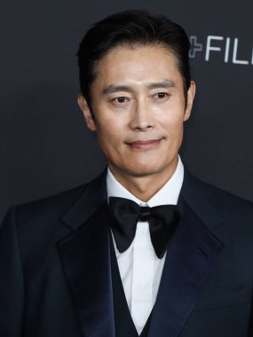 Lee Byung-hun, Los Angeles İlçe Sanat Müzesi 'nde 6 Kasım 2021' de düzenlenen 10. Geleneksel LACMA Sanat + Film Galası 'na geldi..