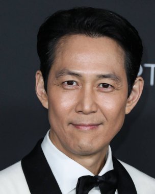 Lee Byung-hun, Los Angeles İlçe Sanat Müzesi 'nde 6 Kasım 2021' de düzenlenen 10. Geleneksel LACMA Sanat + Film Galası 'na geldi.. 