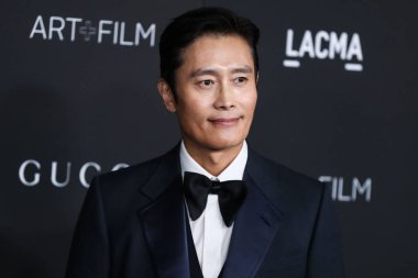 Lee Byung-hun, Los Angeles İlçe Sanat Müzesi 'nde 6 Kasım 2021' de düzenlenen 10. Geleneksel LACMA Sanat + Film Galası 'na geldi.. 