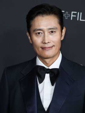 Lee Byung-hun, Los Angeles İlçe Sanat Müzesi 'nde 6 Kasım 2021' de düzenlenen 10. Geleneksel LACMA Sanat + Film Galası 'na geldi.. 