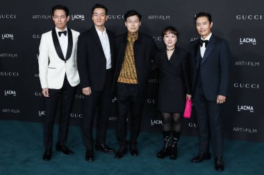 Lee Jung Jae, Park Hae Soo, Hwang Dong-hyuk ve Lee Byung-hun, 6 Kasım 2021 'de Los Angeles İlçe Sanat Müzesi' nde düzenlenen 10. Geleneksel LACMA Sanat ve Film Galası 2021 'e geldiler.. 