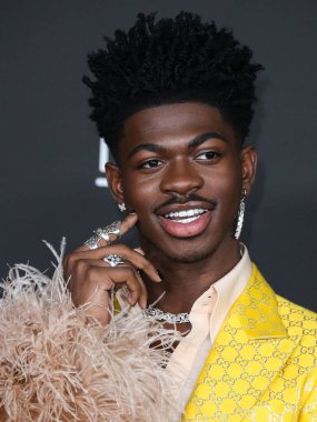 Gucci 'nin takım elbisesini giyen rapçi Lil Nas X, 6 Kasım 2021' de Los Angeles İlçe Sanat Müzesi 'nde düzenlenen 10. Geleneksel LACMA Sanat + Film Galasına geldi.. 