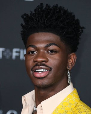 Gucci 'nin takım elbisesini giyen rapçi Lil Nas X, 6 Kasım 2021' de Los Angeles İlçe Sanat Müzesi 'nde düzenlenen 10. Geleneksel LACMA Sanat + Film Galasına geldi.. 