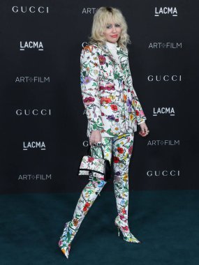 Gucci X Balenciaga takımı giyen şarkıcı Miley Cyrus ve Jared Lehr mücevheri, 6 Kasım 2021 'de Los Angeles İlçe Sanat Müzesi' nde düzenlenen 10. LACMA Sanat + Film Galasına geldi..