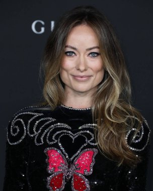 Gucci elbisesi giyen aktris Olivia Wilde, 6 Kasım 2021 'de Los Angeles İlçe Sanat Müzesi' nde düzenlenen 10. LACMA Sanat + Film Galasına geldi.. 