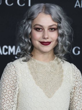 Gucci kıyafeti giyen şarkıcı-söz yazarı Phoebe Bridgers, 6 Kasım 2021 tarihinde Los Angeles İlçe Sanat Müzesi 'nde düzenlenen 10. Geleneksel LACMA Sanat + Film Galasına geldi..
