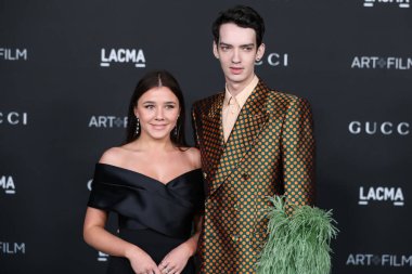 Rebecca Phillipou ve erkek arkadaşı Kodi Smit-McPhee, 6 Kasım 2021 'de Los Angeles İlçe Sanat Müzesi' nde düzenlenen 10. Geleneksel LACMA Sanat + Film Galasına geldiler..