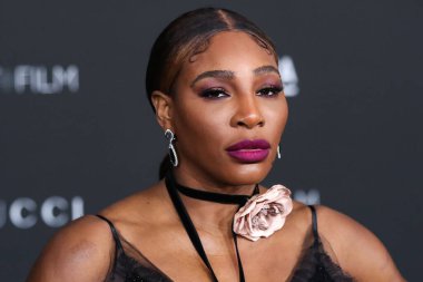 Gucci elbisesi giyen Amerikalı tenisçi Serena Williams, 6 Kasım 2021 'de Los Angeles İlçe Sanat Müzesi' nde düzenlenen 10. LACMA Sanat + Film Galasına geldi.. 