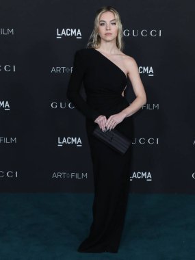 Saint Laurent elbisesi giyen Sydney Sweeney, 6 Kasım 2021 'de Los Angeles İlçe Sanat Müzesi' nde düzenlenen 10. LACMA Sanat + Film Galası 'na geldi.. 