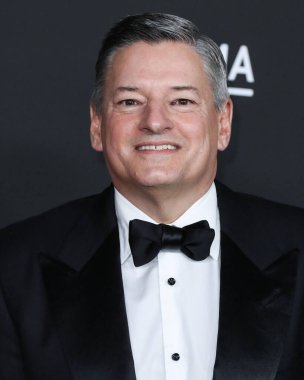 Netflix 'in eş başkanı ve Genel Sekreteri Ted Sarandos, 6 Kasım 2021' de Los Angeles İlçe Sanat Müzesi 'nde düzenlenen 10. Geleneksel LACMA Sanat ve Film Galası 2021' e geldi.. 