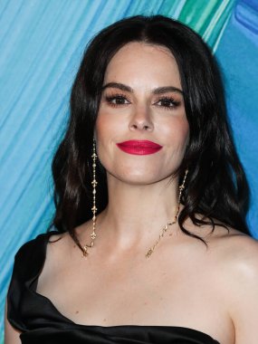 Emily Hampshire, TikTok ve Jeremy Scott onuruna 4 Kasım 2021 'de Batı Hollywood, Los Angeles, Kaliforniya, ABD' deki Pasifik Tasarım Merkezi 'nde düzenlenen amfAR galasına gelir.. 