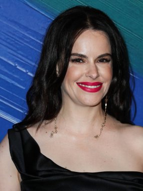 Emily Hampshire, TikTok ve Jeremy Scott onuruna 4 Kasım 2021 'de Batı Hollywood, Los Angeles, Kaliforniya, ABD' deki Pasifik Tasarım Merkezi 'nde düzenlenen amfAR galasına gelir..