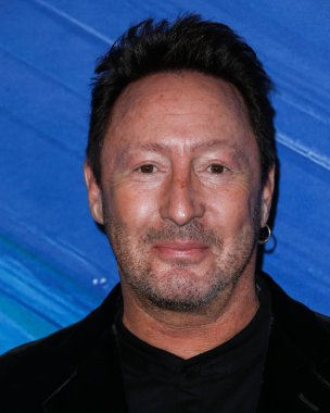 Julian Lennon, TikTok ve Jeremy Scott onuruna 4 Kasım 2021 'de Batı Hollywood, Los Angeles, Kaliforniya, ABD' deki Pasifik Tasarım Merkezi 'nde düzenlenen amfAR galasına gelir.. 