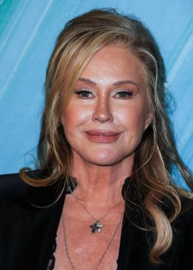 Kathy Hilton, TikTok ve Jeremy Scott onuruna 4 Kasım 2021 'de Batı Hollywood, Los Angeles, Kaliforniya, ABD' deki Pasifik Tasarım Merkezi 'nde düzenlenen amfAR galasına gelir.