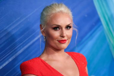 Amerikalı alp disiplini kayak yarışçısı Lindsey Vonn, Los Angeles 2021 amfAR Gala 'sına 4 Kasım 2021 tarihinde Batı Hollywood, Los Angeles, Kaliforniya' daki Pasifik Tasarım Merkezi 'nde düzenlenen TikTok ve Jeremy Scott onuruna geldi.