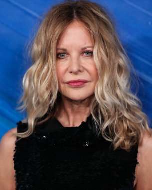 Meg Ryan, 4 Kasım 2021 'de Batı Hollywood, Los Angeles, Kaliforniya, ABD' deki Pasifik Tasarım Merkezi 'nde düzenlenen TikTok ve Jeremy Scott onuruna düzenlenen amfAR galasına gelir.. 