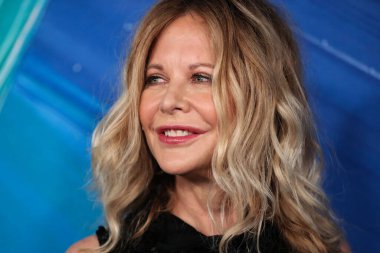 Meg Ryan, 4 Kasım 2021 'de Batı Hollywood, Los Angeles, Kaliforniya, ABD' deki Pasifik Tasarım Merkezi 'nde düzenlenen TikTok ve Jeremy Scott onuruna düzenlenen amfAR galasına gelir.. 