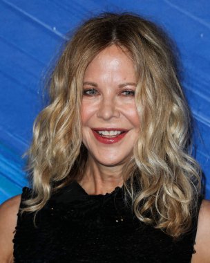 Meg Ryan, 4 Kasım 2021 'de Batı Hollywood, Los Angeles, Kaliforniya, ABD' deki Pasifik Tasarım Merkezi 'nde düzenlenen TikTok ve Jeremy Scott onuruna düzenlenen amfAR galasına gelir.