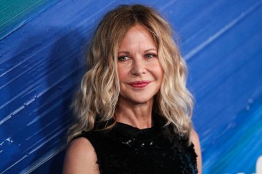 Meg Ryan, 4 Kasım 2021 'de Batı Hollywood, Los Angeles, Kaliforniya, ABD' deki Pasifik Tasarım Merkezi 'nde düzenlenen TikTok ve Jeremy Scott onuruna düzenlenen amfAR galasına gelir.