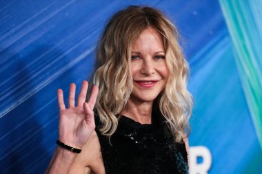 Meg Ryan, 4 Kasım 2021 'de Batı Hollywood, Los Angeles, Kaliforniya, ABD' deki Pasifik Tasarım Merkezi 'nde düzenlenen TikTok ve Jeremy Scott onuruna düzenlenen amfAR galasına gelir.. 