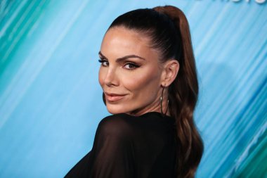 Nina Senicar, TikTok ve Jeremy Scott onuruna 4 Kasım 2021 'de Batı Hollywood, Los Angeles, Kaliforniya, ABD' deki Pasifik Tasarım Merkezi 'nde düzenlenen amfAR galasına gelir.. 