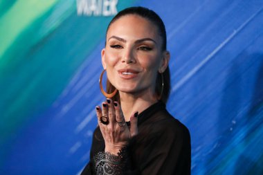Nina Senicar, TikTok ve Jeremy Scott onuruna 4 Kasım 2021 'de Batı Hollywood, Los Angeles, Kaliforniya, ABD' deki Pasifik Tasarım Merkezi 'nde düzenlenen amfAR galasına gelir.. 