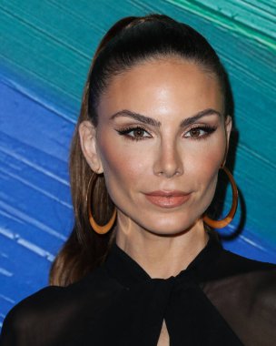 Nina Senicar, TikTok ve Jeremy Scott onuruna 4 Kasım 2021 'de Batı Hollywood, Los Angeles, Kaliforniya, ABD' deki Pasifik Tasarım Merkezi 'nde düzenlenen amfAR galasına gelir.. 