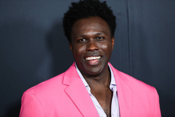 Актёр Джошуа Генри прибывает на фестиваль AFI в 2021 году - гала-премьера "Тик-так-так!" Netflix. 10 ноября 2021 года в Голливуде, Лос-Анджелес, Калифорния, США.