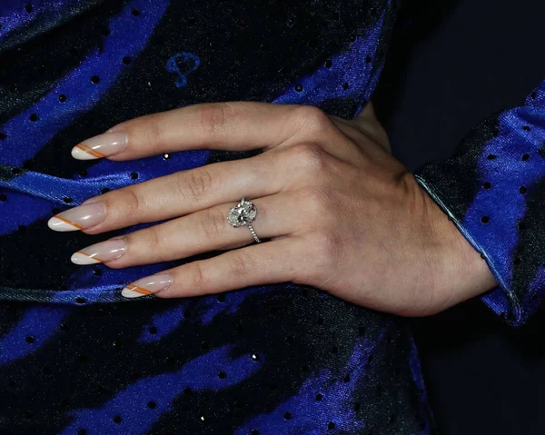 Schauspielerin Sarah Hyland Ring Detail Kommt Zum Afi Fest 2021 — Stockfoto