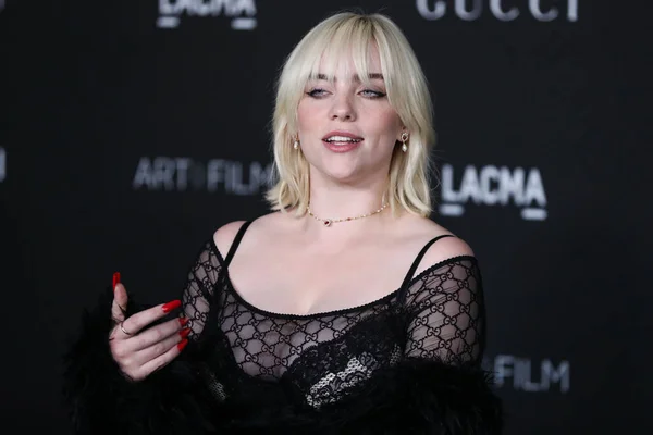 Singer Billie Eilish Wearing Gucci Outfit Arrives 10Th Annual Lacma — Stock Photo, Image