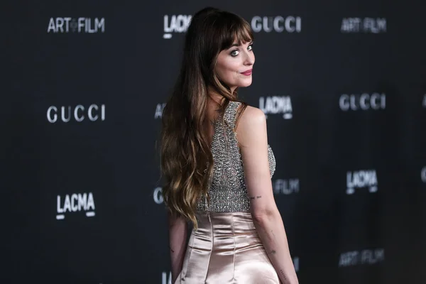 Atriz Dakota Johnson Vestindo Uma Roupa Gucci Chega 10Th Annual — Fotografia de Stock