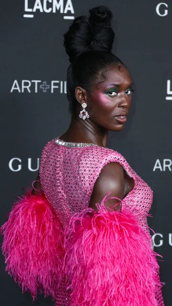 Gucci 'nin kıyafetlerini giyen aktris Jodie Turner-Smith, 6 Kasım 2021' de Los Angeles İlçe Sanat Müzesi 'nde düzenlenen 10. Geleneksel LACMA Sanat + Film Galasına geldi.