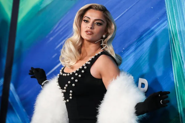 Singer Bebe Rexha Vestindo Vestido Moschino Chega Gala Amfar Los — Fotografia de Stock