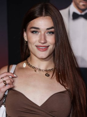 Bella Bernath, Netflix 'in 4 Kasım 2021' de Los Angeles, Kaliforniya 'da düzenlenen Xbox Plaza ve Chick Hearn Court' taki 'Red Notice' inin dünya prömiyerine geldi..