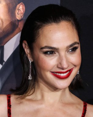 Loewe elbisesi giyen aktris Gal Gadot, 4 Kasım 2021 'de Los Angeles, Kaliforniya' da düzenlenen Xbox Plaza ve Chick Hearn Court 'ta düzenlenen Netflix' in 'Red Notice' in dünya prömiyerine geldi..